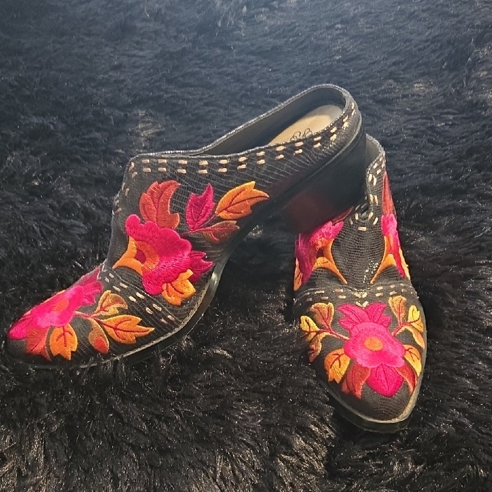 Roper Black Floral Embroidered Mules - Picture 2 of 7